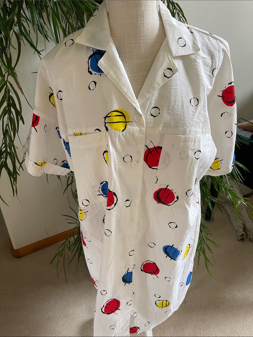 Byer California White Button-Down Shirt with Black Circle Print